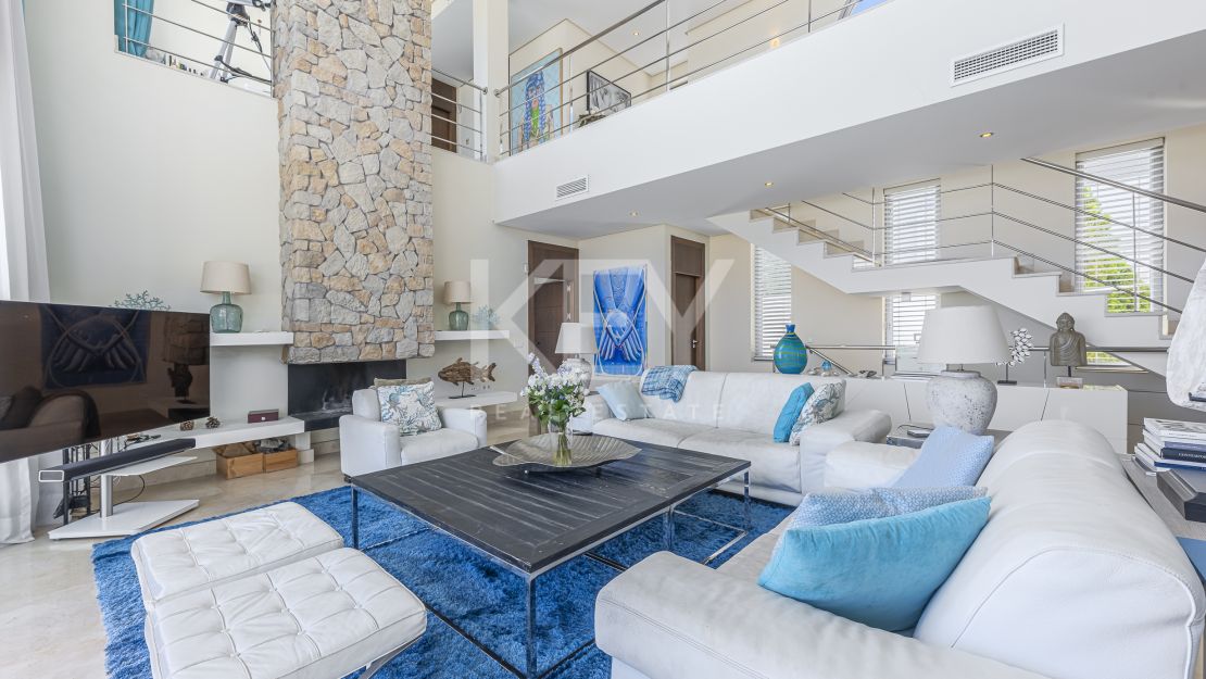 Contemporary villa with panoramic sea views for rent in Benahavís