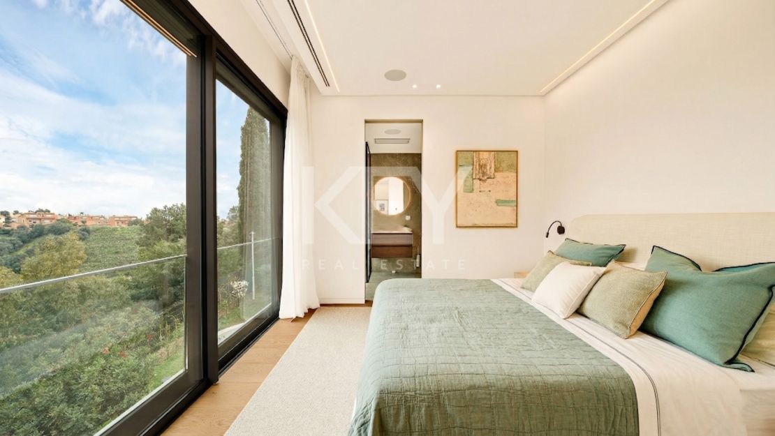 Contemporary sustainable villa with panoramic sea views in Cascada de Camoján, Marbella Golden Mile