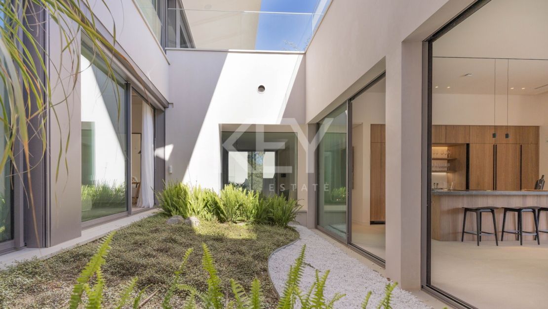 Contemporary sustainable villa with panoramic sea views in Cascada de Camoján, Marbella Golden Mile