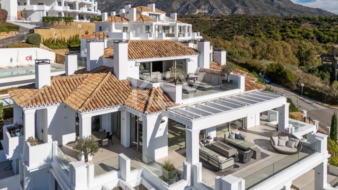 Luxury duplex penthouse with panoramic sea views in Nueva Andalucía, Marbella