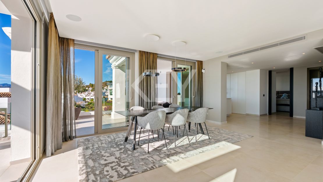 Luxury duplex penthouse with panoramic sea views in Nueva Andalucía, Marbella