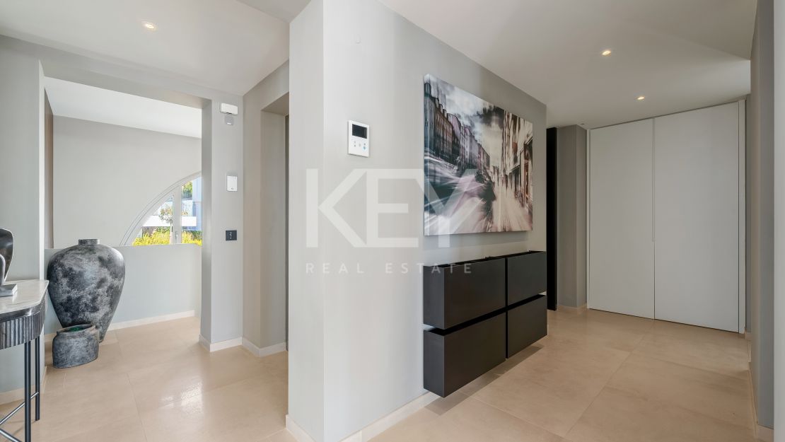 Luxury duplex penthouse with panoramic sea views in Nueva Andalucía, Marbella