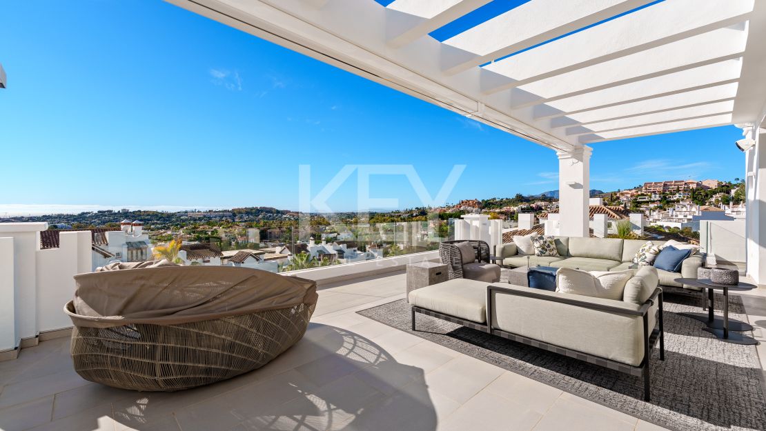 Luxury duplex penthouse with panoramic sea views in Nueva Andalucía, Marbella