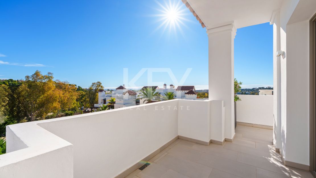 Luxury duplex penthouse with panoramic sea views in Nueva Andalucía, Marbella