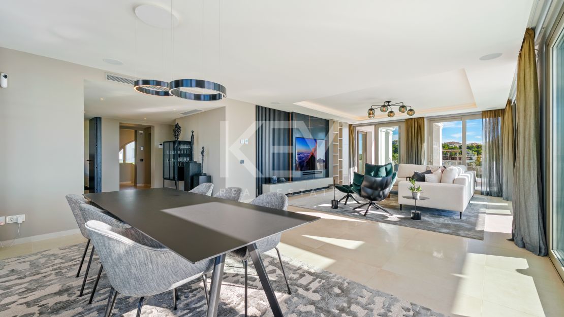 Luxury duplex penthouse with panoramic sea views in Nueva Andalucía, Marbella