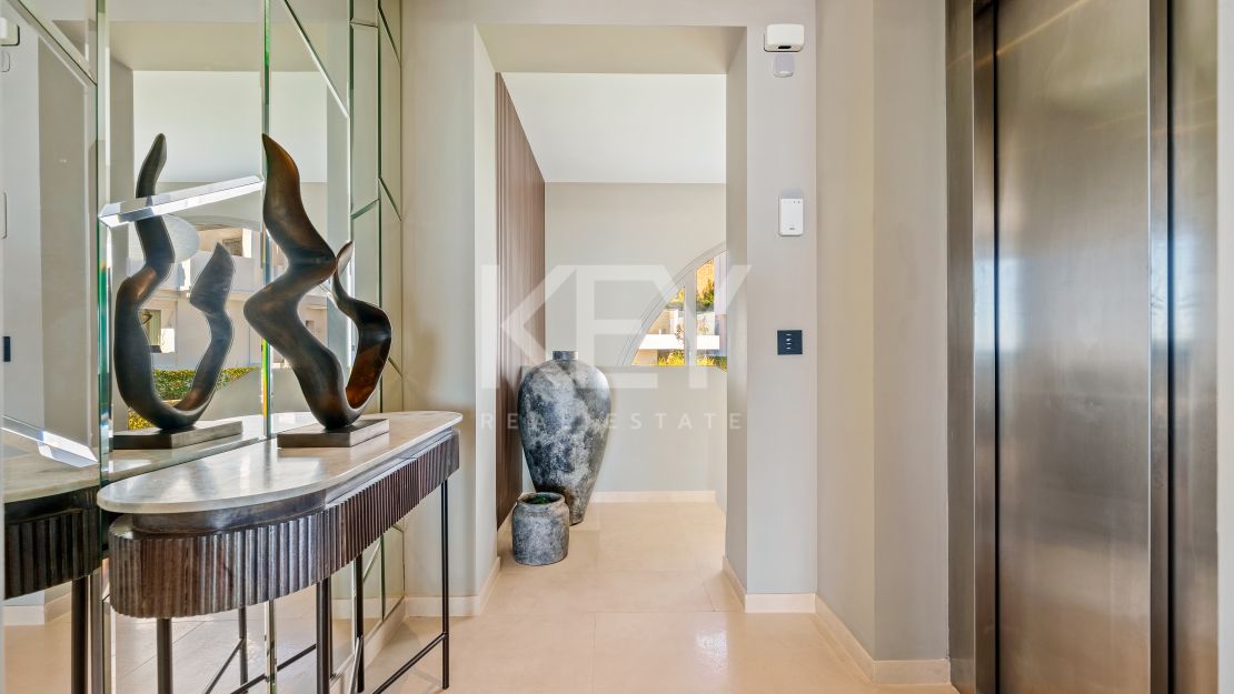 Luxury duplex penthouse with panoramic sea views in Nueva Andalucía, Marbella