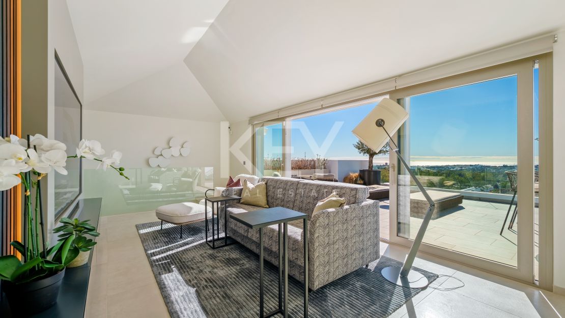 Luxury duplex penthouse with panoramic sea views in Nueva Andalucía, Marbella