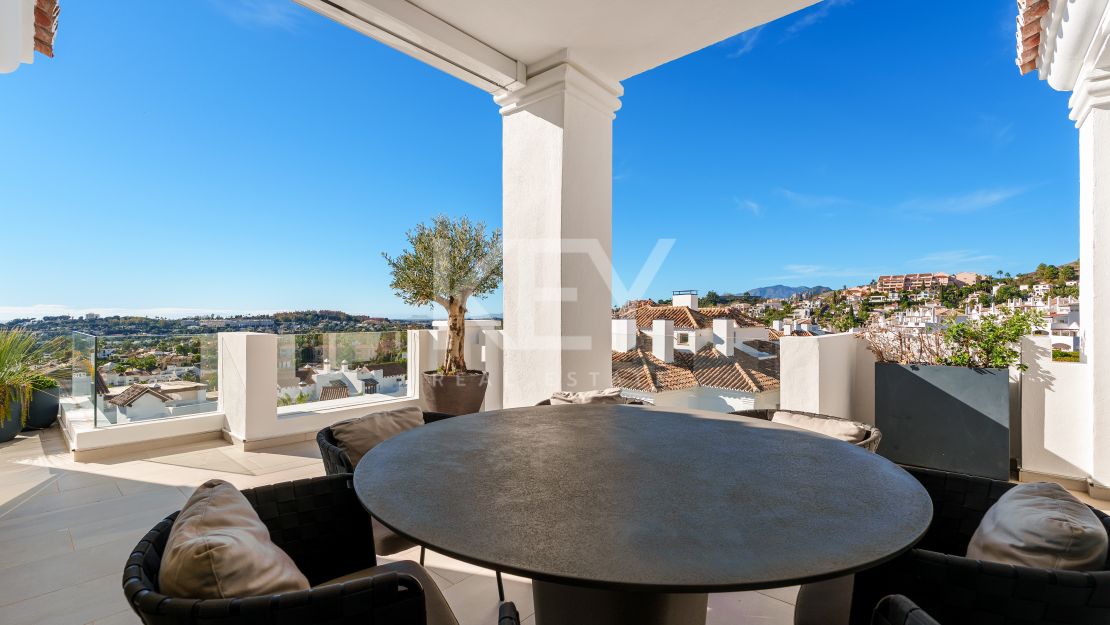 Luxury duplex penthouse with panoramic sea views in Nueva Andalucía, Marbella