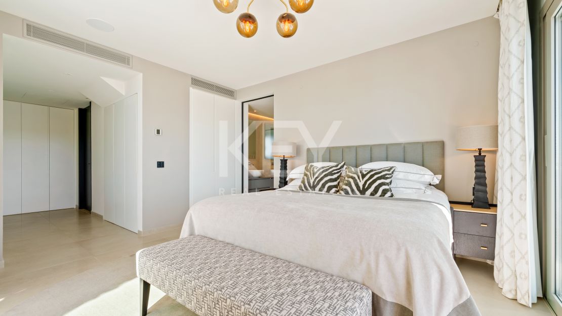 Luxury duplex penthouse with panoramic sea views in Nueva Andalucía, Marbella