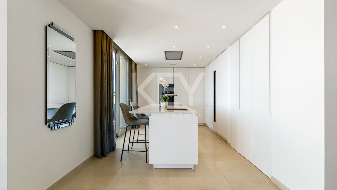 Luxury duplex penthouse with panoramic sea views in Nueva Andalucía, Marbella