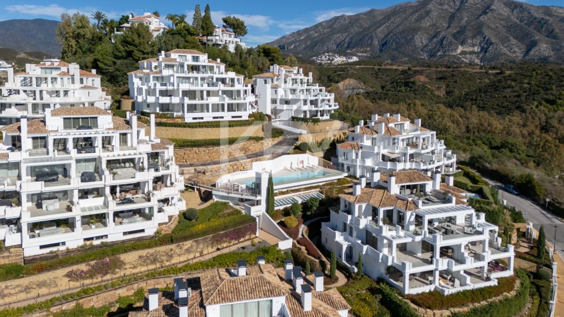 Luxury duplex penthouse with panoramic sea views in Nueva Andalucía, Marbella