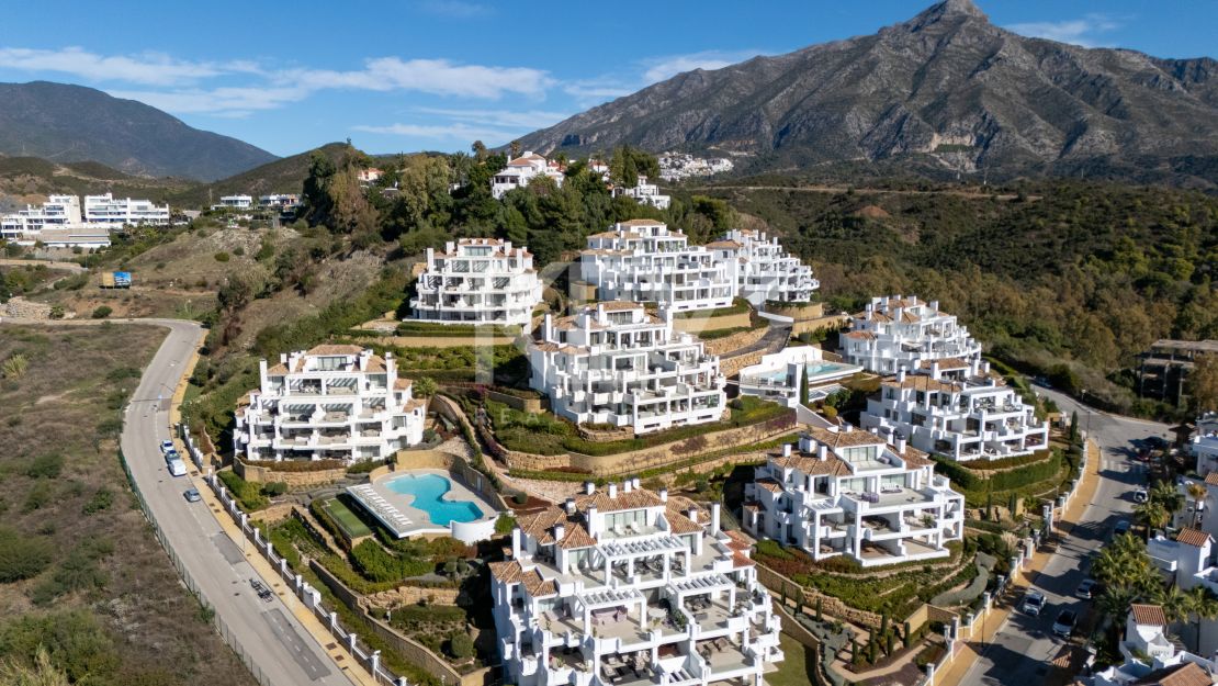 Luxury duplex penthouse with panoramic sea views in Nueva Andalucía, Marbella
