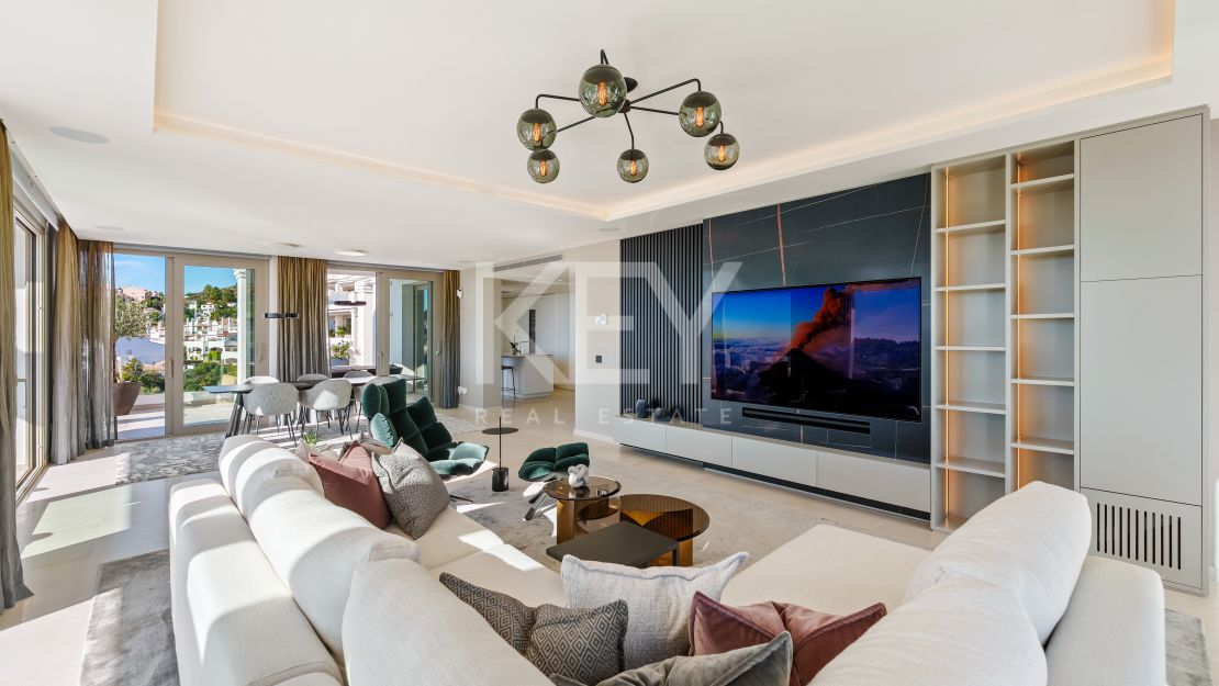 Luxury duplex penthouse with panoramic sea views in Nueva Andalucía, Marbella