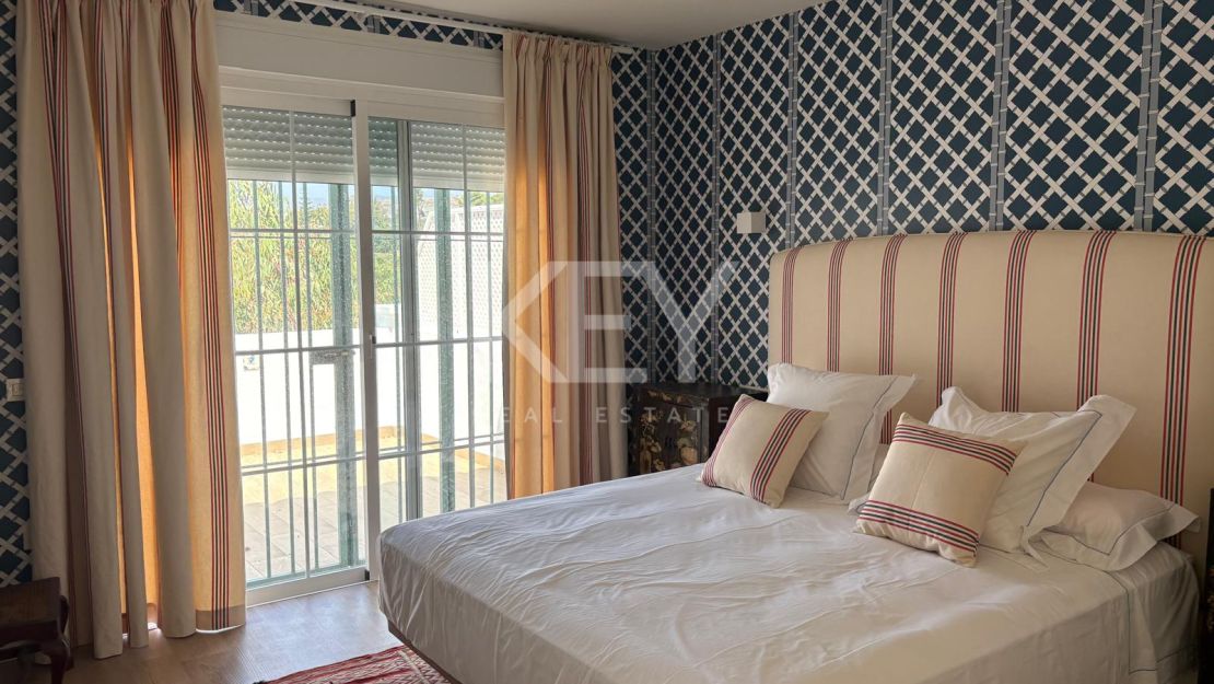 Elegant Townhouse for Sale close to golf, beaches and essential amenities in Guadalmina Alta, Marbella