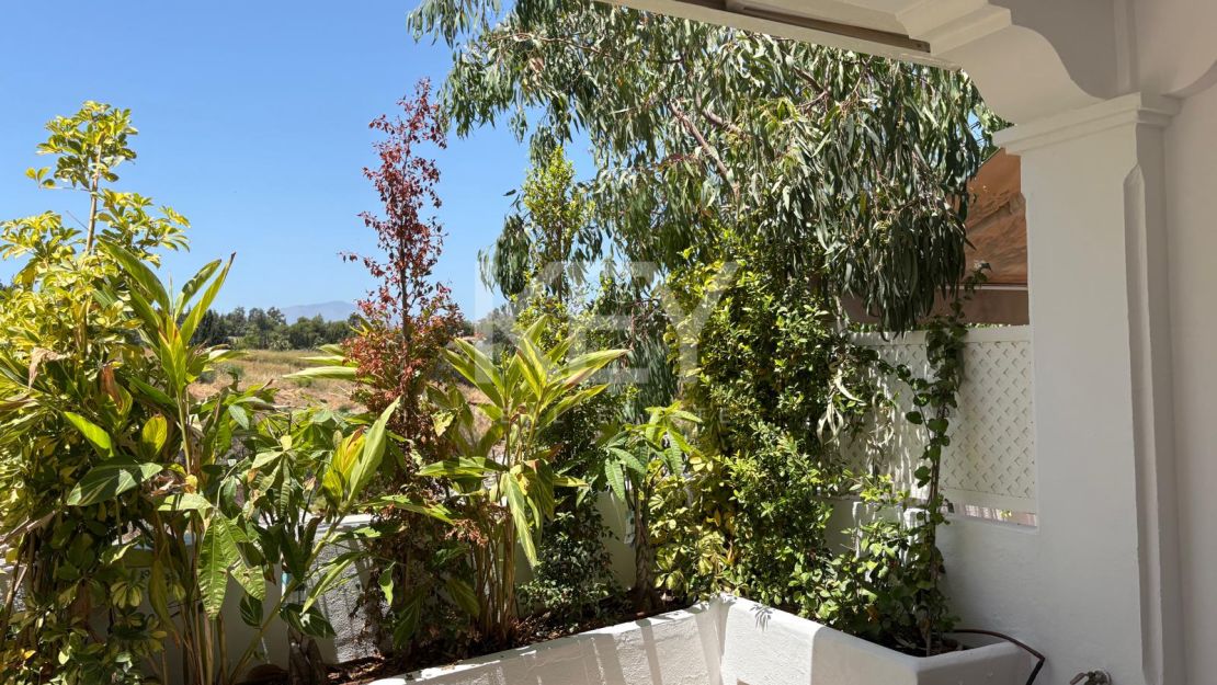 Elegant Townhouse for Sale close to golf, beaches and essential amenities in Guadalmina Alta, Marbella
