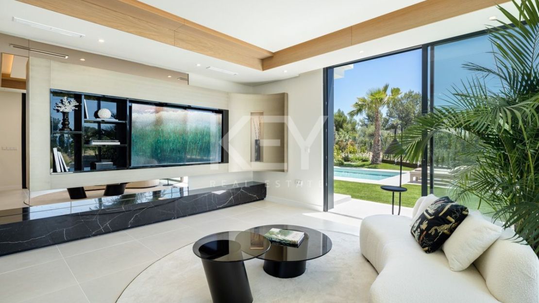 Luxury contemporary villa with sea views in Río Real, Marbella East