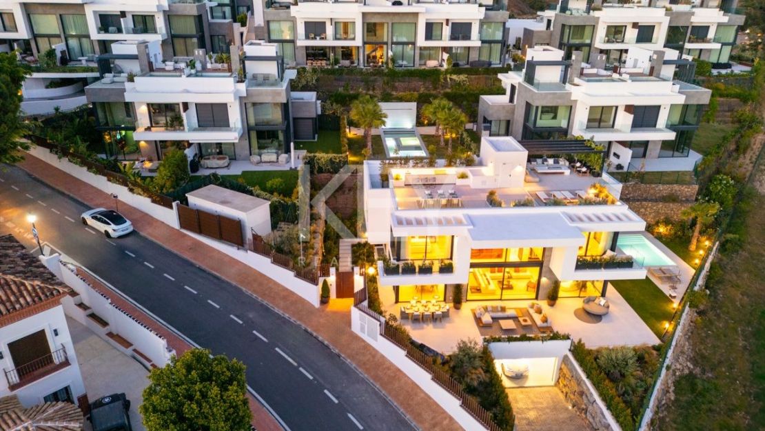 Luxury contemporary villa with sea views in Río Real, Marbella East