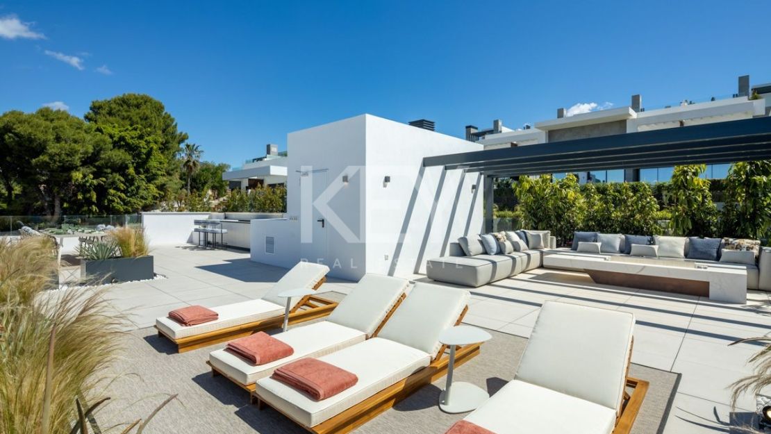 Luxury contemporary villa with sea views in Río Real, Marbella East