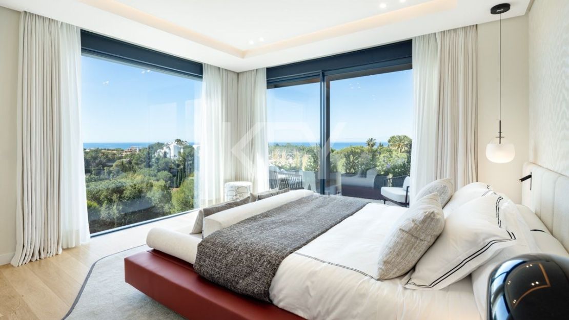 Luxury contemporary villa with sea views in Río Real, Marbella East