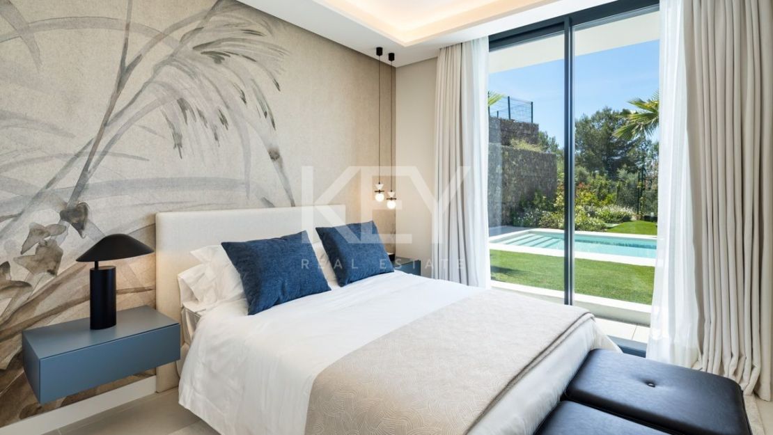 Luxury contemporary villa with sea views in Río Real, Marbella East