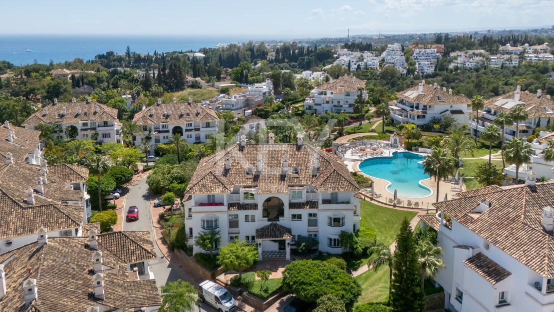 Luxury Apartment for Sale on Marbella Golden Mile in a Prestigious Gated Community