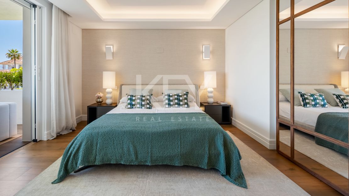 Luxury Apartment for Sale on Marbella Golden Mile in a Prestigious Gated Community