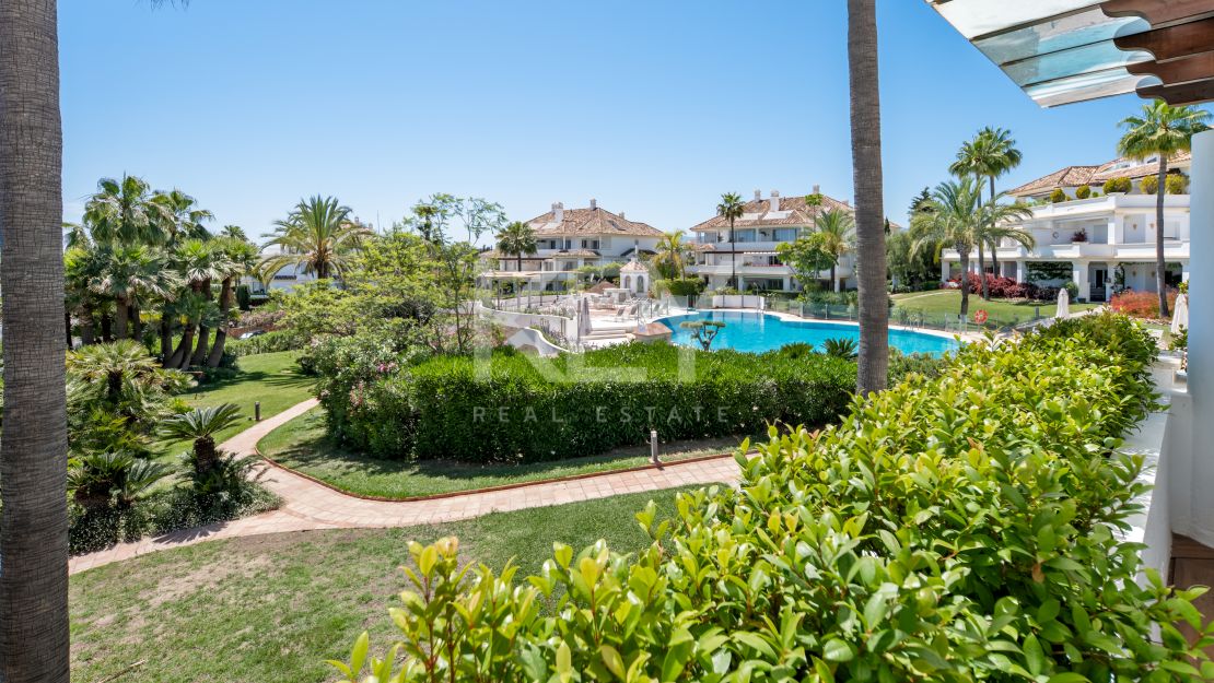 Luxury Apartment for Sale on Marbella Golden Mile in a Prestigious Gated Community