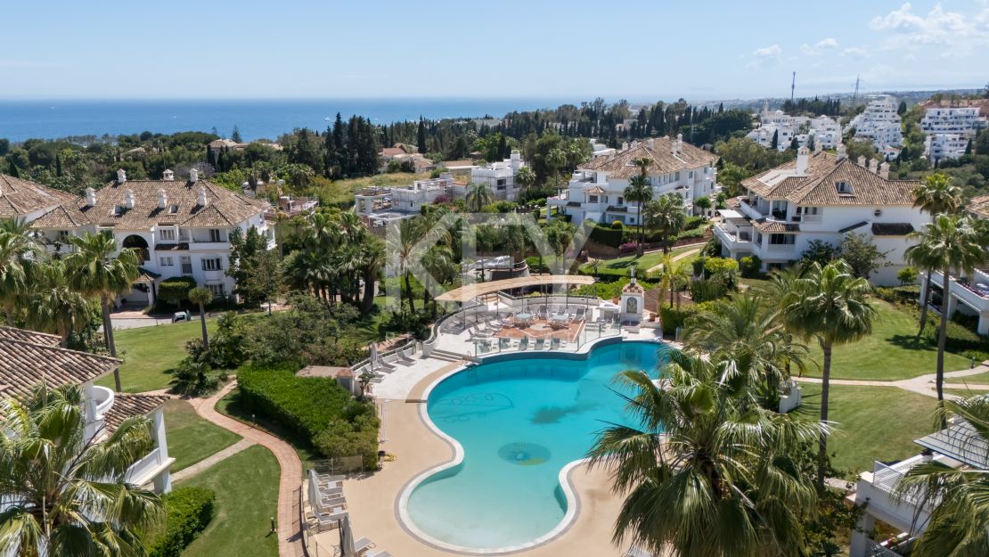 Luxury Apartment for Sale on Marbella Golden Mile in a Prestigious Gated Community