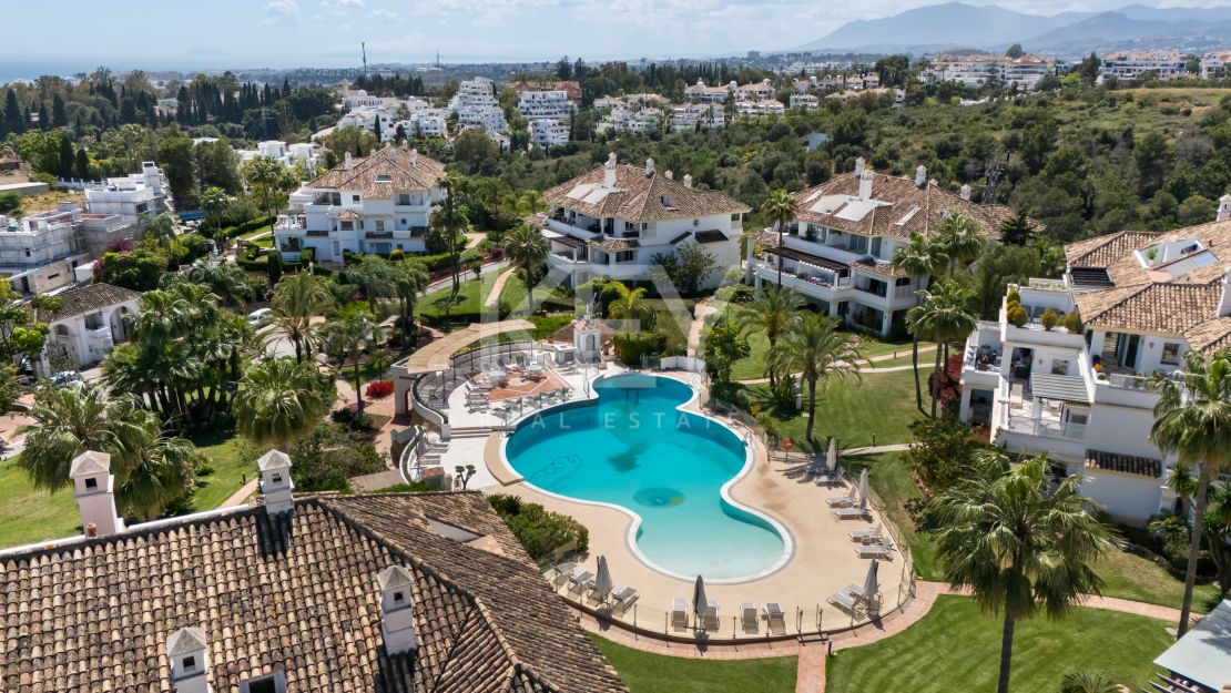Luxury Apartment for Sale on Marbella Golden Mile in a Prestigious Gated Community