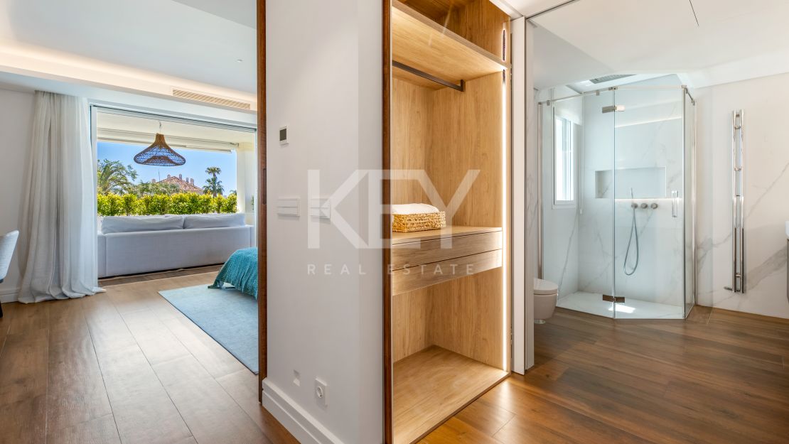 Luxury Apartment for Sale on Marbella Golden Mile in a Prestigious Gated Community