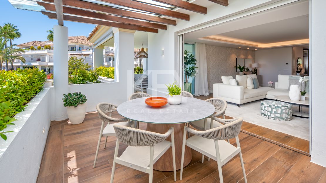 Luxury Apartment for Sale on Marbella Golden Mile in a Prestigious Gated Community