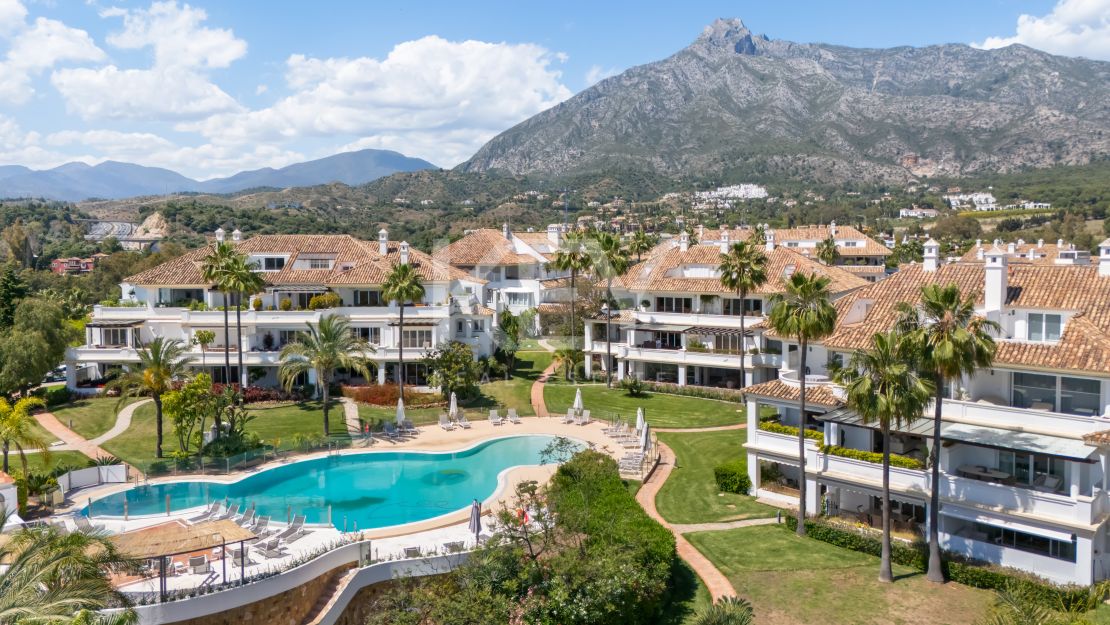 Luxury Apartment for Sale on Marbella Golden Mile in a Prestigious Gated Community