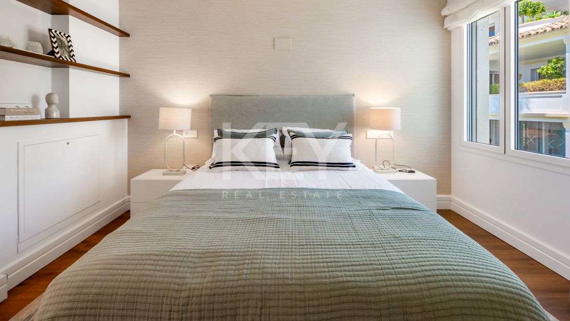 Luxury Apartment for Sale on Marbella Golden Mile in a Prestigious Gated Community