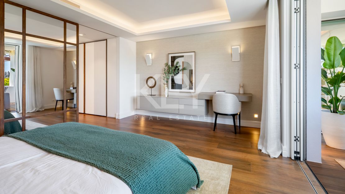Luxury Apartment for Sale on Marbella Golden Mile in a Prestigious Gated Community