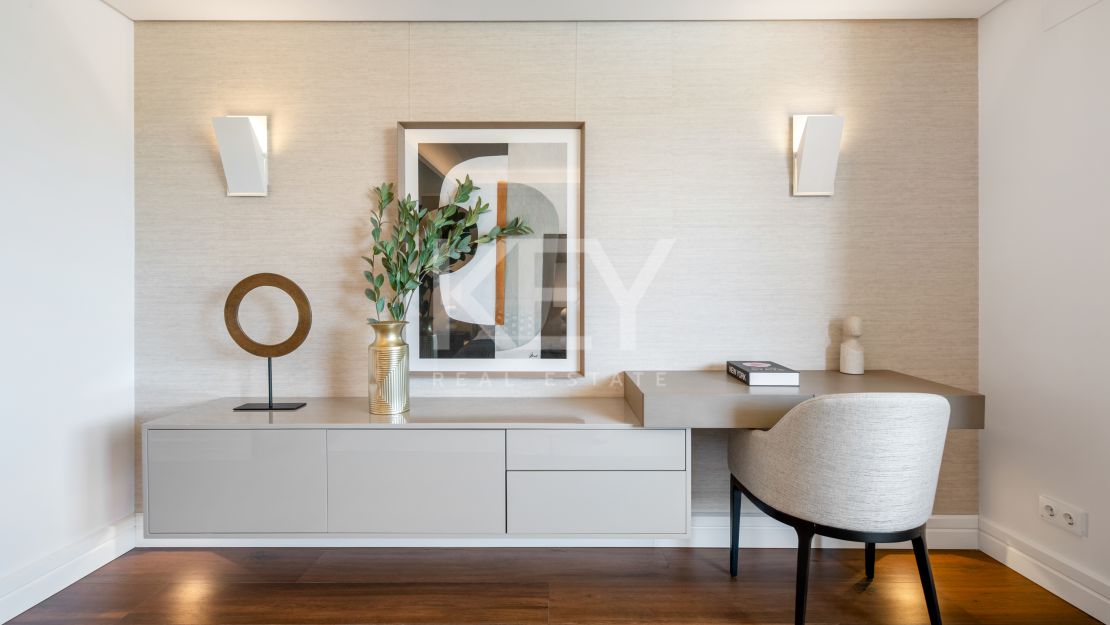 Luxury Apartment for Sale on Marbella Golden Mile in a Prestigious Gated Community