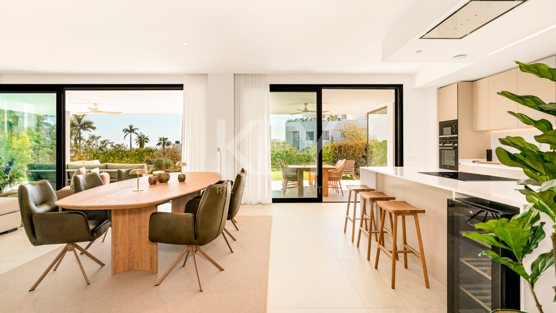 Luxury Ground Floor apartment with private garden and pool in Marbella East