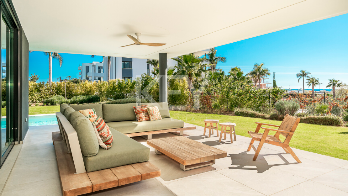 Luxury Ground Floor apartment with private garden and pool in Marbella East