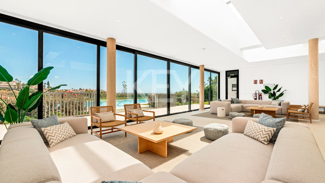 Luxury Ground Floor apartment with private garden and pool in Marbella East