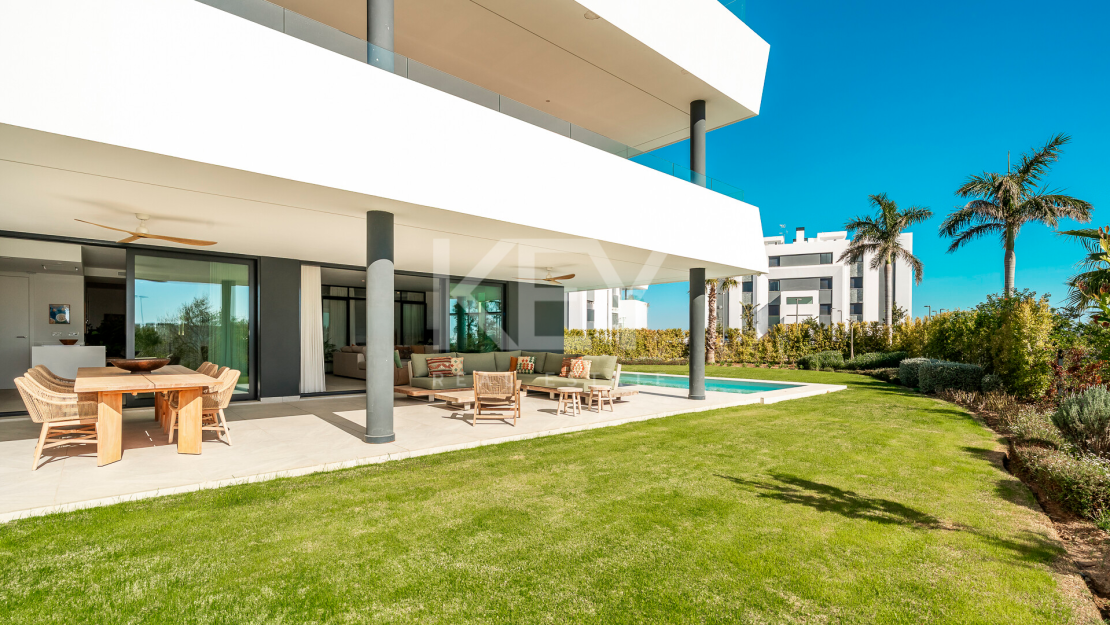 Luxury Ground Floor apartment with private garden and pool in Marbella East