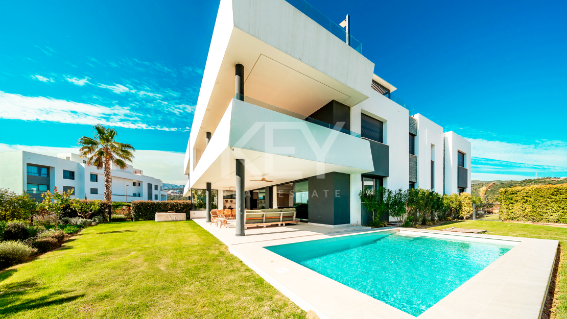 Luxury Ground Floor apartment with private garden and pool in Marbella East