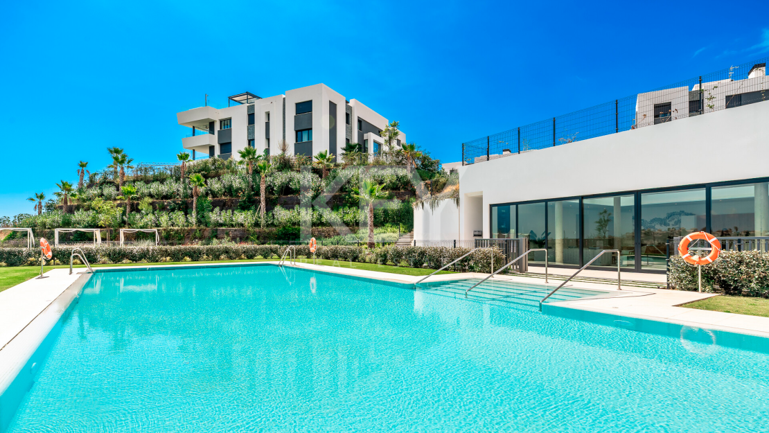 Luxury Ground Floor apartment with private garden and pool in Marbella East