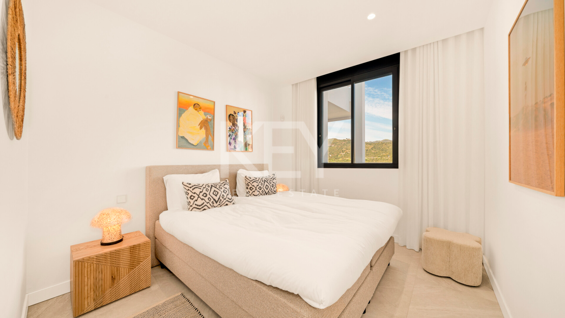 Luxury Ground Floor apartment with private garden and pool in Marbella East