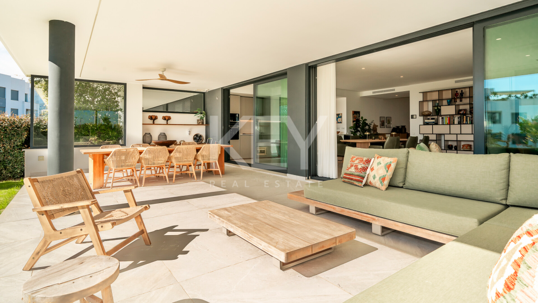 Luxury Ground Floor apartment with private garden and pool in Marbella East