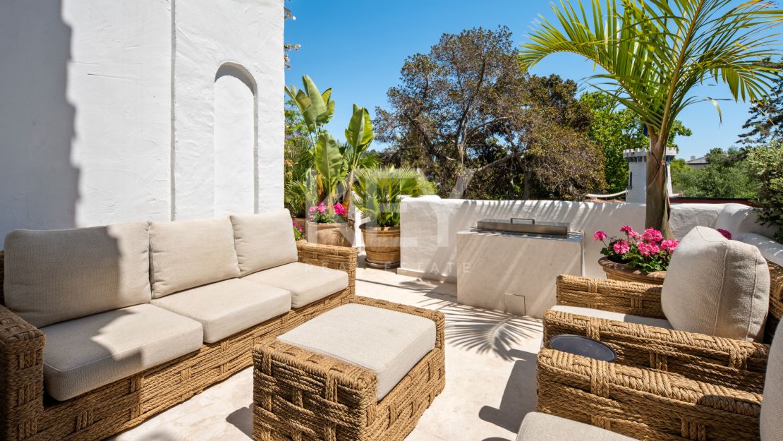 Luxury apartment for sale on Marbella’s Golden Mile near the beach