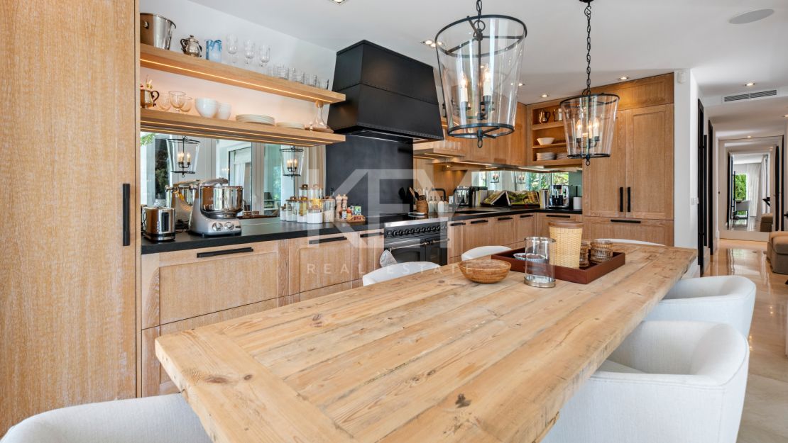 Luxury apartment for sale on Marbella’s Golden Mile near the beach