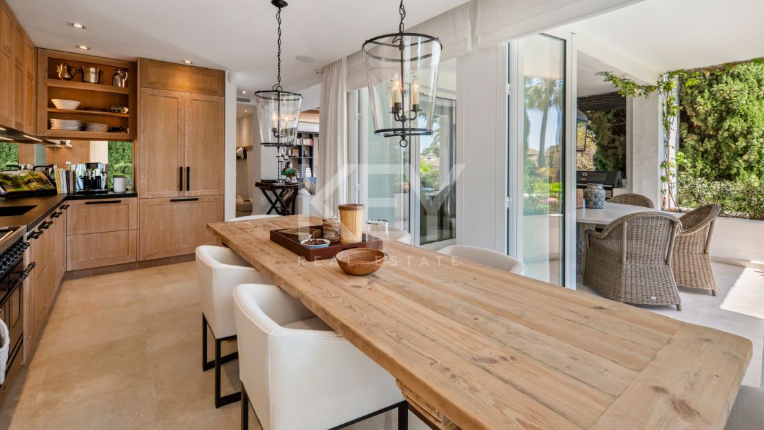 Luxury apartment for sale on Marbella’s Golden Mile near the beach