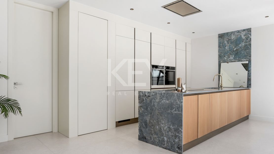 Contemporary Villa with Sea Views for sale in Marbella Golden Mile