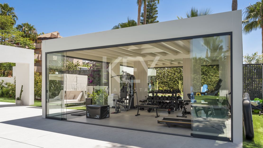 Contemporary Villa with Sea Views for sale in Marbella Golden Mile