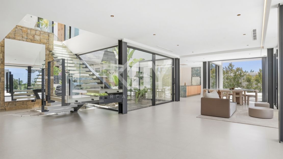 Contemporary Villa with Sea Views for sale in Marbella Golden Mile