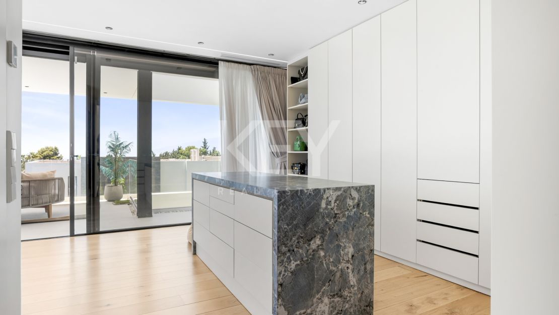 Contemporary Villa with Sea Views for sale in Marbella Golden Mile